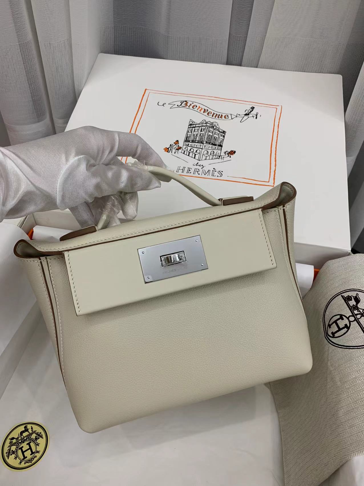 Hermes Kelly Mini 2424 21cm Handbag in Cream White Clemence Leather 